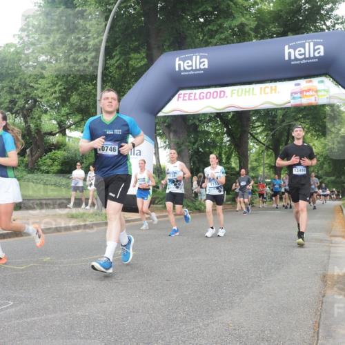 29.06.2025 - hella hamburg halbmarathon KatJ http://msf.ph/oto/8518397 29.06.2025 10:48:35 Zwischen KM18-KM19 1135, 1138, 2447, 6391, 6414, 6415, 8068, 8364 meine-sportfotos.de