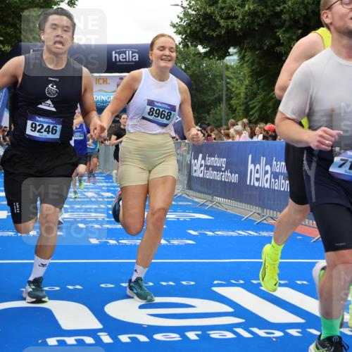 29.06.2025 - hella hamburg halbmarathon Strokosch-Dieckow http://msf.ph/oto/8518406 29.06.2025 10:55:57 Ziel 1180, 2612, 3042, 3058, 3256, 3668, 4772, 7147, 7594, 7976, 8968, 9246, 10084, 14867, 15184, 15868, 15884, 16176, 18212, 18867 meine-sportfotos.de