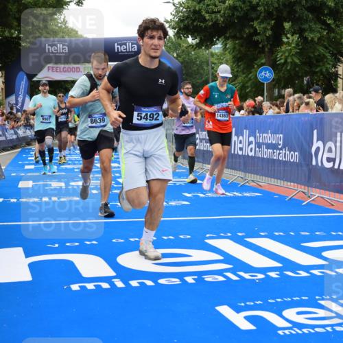 29.06.2025 - hella hamburg halbmarathon Strokosch-Dieckow http://msf.ph/oto/8518466 29.06.2025 10:56:10 Ziel 1193, 3058, 4594, 4813, 5465, 5492, 5570, 7547, 7594, 8330, 8639, 9903, 9907, 10789, 12348, 12545, 14363, 15484, 16113, 16634, 17468, 17640, 17642, 18212, 19152 meine-sportfotos.de