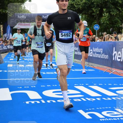 29.06.2025 - hella hamburg halbmarathon Strokosch-Dieckow http://msf.ph/oto/8518481 29.06.2025 10:56:10 Ziel 1193, 3058, 4594, 4813, 5465, 5492, 5570, 7547, 7594, 8330, 8639, 9903, 9907, 10789, 12348, 12545, 14363, 15484, 16113, 16634, 17468, 17640, 17642, 18212, 19152 meine-sportfotos.de