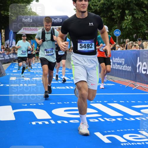 29.06.2025 - hella hamburg halbmarathon Strokosch-Dieckow http://msf.ph/oto/8518488 29.06.2025 10:56:10 Ziel 1193, 3058, 4594, 4813, 5465, 5492, 5570, 7547, 7594, 8330, 8639, 9903, 9907, 10789, 12348, 12545, 14363, 15484, 16113, 16634, 17468, 17640, 17642, 18212, 19152 meine-sportfotos.de