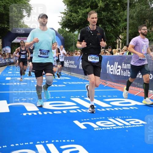 29.06.2025 - hella hamburg halbmarathon Strokosch-Dieckow http://msf.ph/oto/8518513 29.06.2025 10:56:12 Ziel 1193, 4594, 4813, 5465, 5492, 5570, 7547, 8330, 8639, 9903, 9907, 10789, 12348, 12545, 14363, 15484, 16113, 16375, 16634, 17468, 17640, 17642, 18117, 18495, 18652, 18741, 19152 meine-sportfotos.de