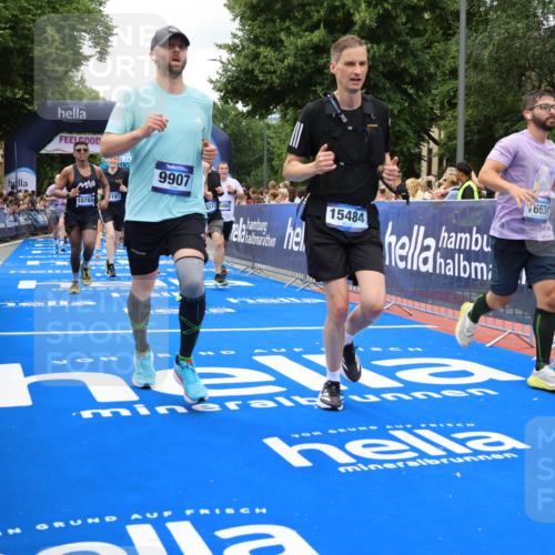 29.06.2025 - hella hamburg halbmarathon Strokosch-Dieckow http://msf.ph/oto/8518522 29.06.2025 10:56:12 Ziel 1193, 4594, 4813, 5465, 5492, 5570, 7547, 8330, 8639, 9903, 9907, 10789, 12348, 12545, 14363, 15484, 16113, 16375, 16634, 17468, 17640, 17642, 18117, 18495, 18652, 18741, 19152 meine-sportfotos.de