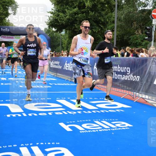 29.06.2025 - hella hamburg halbmarathon Strokosch-Dieckow http://msf.ph/oto/8518563 29.06.2025 10:56:14 Ziel 1193, 4029, 4594, 4813, 5465, 5492, 5672, 7547, 8330, 8639, 9903, 9907, 10789, 11231, 11309, 12348, 14363, 15300, 15484, 16113, 16375, 16634, 17468, 18117, 18495, 18652, 18741, 19152 meine-sportfotos.de