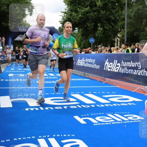 29.06.2025 - hella hamburg halbmarathon Strokosch-Dieckow http://msf.ph/oto/8518592 29.06.2025 10:56:16 Ziel 1193, 3048, 4029, 5465, 5672, 7547, 8639, 9622, 9903, 9907, 10789, 11231, 11309, 12348, 14363, 15300, 15484, 16113, 16375, 16634, 17468, 18117, 18495, 18652, 18741, 19152 meine-sportfotos.de