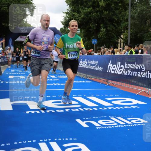 29.06.2025 - hella hamburg halbmarathon Strokosch-Dieckow http://msf.ph/oto/8518594 29.06.2025 10:56:16 Ziel 1193, 3048, 4029, 5465, 5672, 7547, 8639, 9622, 9903, 9907, 10789, 11231, 11309, 12348, 14363, 15300, 15484, 16113, 16375, 16634, 17468, 18117, 18495, 18652, 18741, 19152 meine-sportfotos.de