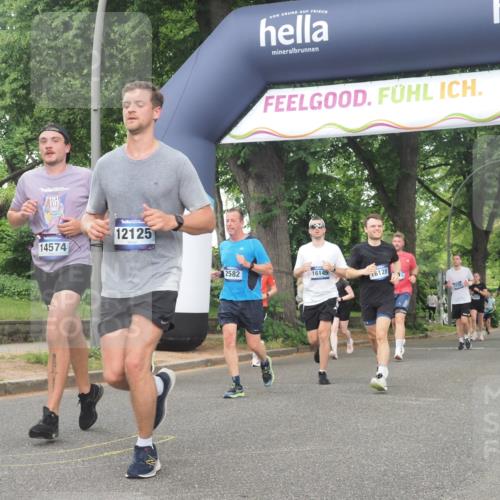 29.06.2025 - hella hamburg halbmarathon KatJ http://msf.ph/oto/8518595 29.06.2025 10:48:42 Zwischen KM18-KM19 1138, 1188, 1568, 2582, 5299, 5547, 8730 meine-sportfotos.de