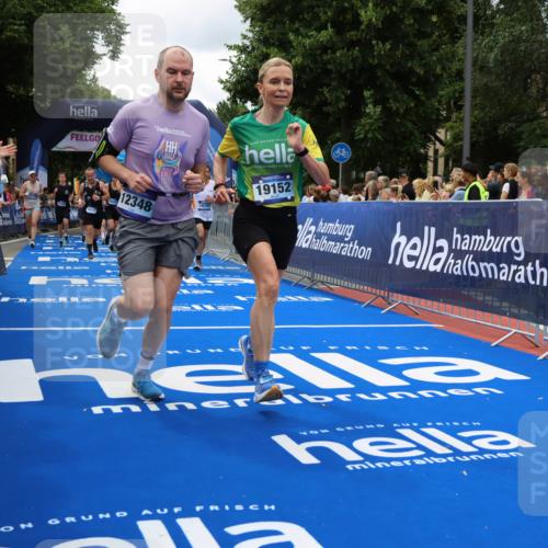 29.06.2025 - hella hamburg halbmarathon Strokosch-Dieckow http://msf.ph/oto/8518599 29.06.2025 10:56:16 Ziel 1193, 3048, 4029, 5465, 5672, 7547, 8639, 9622, 9903, 9907, 10789, 11231, 11309, 12348, 14363, 15300, 15484, 16113, 16375, 16634, 17468, 18117, 18495, 18652, 18741, 19152 meine-sportfotos.de