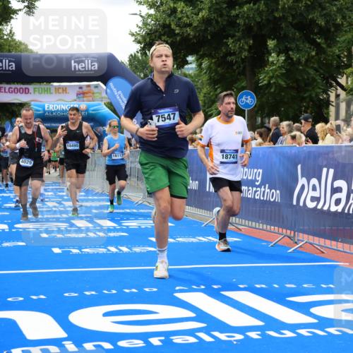 29.06.2025 - hella hamburg halbmarathon Strokosch-Dieckow http://msf.ph/oto/8518620 29.06.2025 10:56:18 Ziel 1193, 3048, 4029, 5465, 5672, 7547, 7742, 8863, 9622, 9903, 10665, 10789, 11231, 11309, 12348, 14363, 15300, 15484, 15818, 16113, 16375, 16634, 17468, 18117, 18495, 18652, 18741, 19152 meine-sportfotos.de