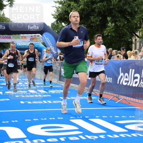 29.06.2025 - hella hamburg halbmarathon Strokosch-Dieckow http://msf.ph/oto/8518633 29.06.2025 10:56:18 Ziel 1193, 3048, 4029, 5465, 5672, 7547, 7742, 8863, 9622, 9903, 10665, 10789, 11231, 11309, 12348, 14363, 15300, 15484, 15818, 16113, 16375, 16634, 17468, 18117, 18495, 18652, 18741, 19152 meine-sportfotos.de