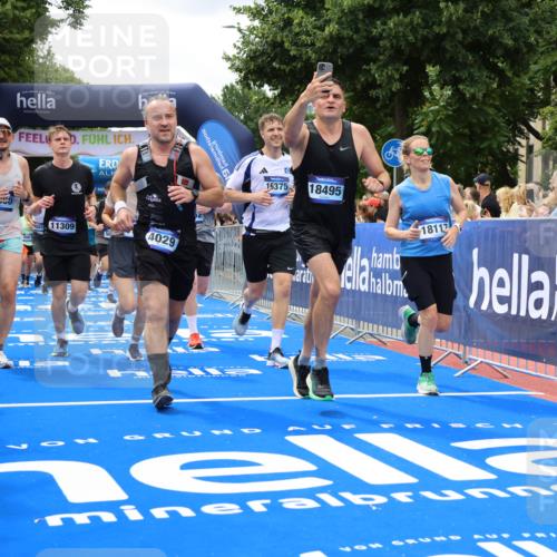 29.06.2025 - hella hamburg halbmarathon Strokosch-Dieckow http://msf.ph/oto/8518685 29.06.2025 10:56:20 Ziel 1193, 3048, 4029, 5465, 5672, 7547, 7742, 8863, 9622, 9903, 10665, 10789, 11231, 11309, 12348, 15300, 15818, 16375, 17468, 17734, 18117, 18495, 18652, 18741, 19152 meine-sportfotos.de