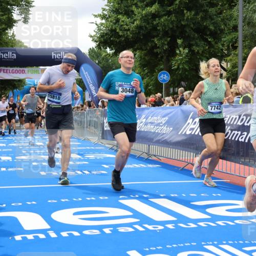 29.06.2025 - hella hamburg halbmarathon Strokosch-Dieckow http://msf.ph/oto/8518766 29.06.2025 10:56:24 Ziel 1583, 3048, 4029, 5672, 5744, 6399, 7547, 7742, 8863, 9622, 10093, 10665, 11231, 11309, 15300, 15407, 15818, 16257, 16261, 16375, 17268, 17734, 18117, 18495, 18652, 18741, 18746, 18835 meine-sportfotos.de