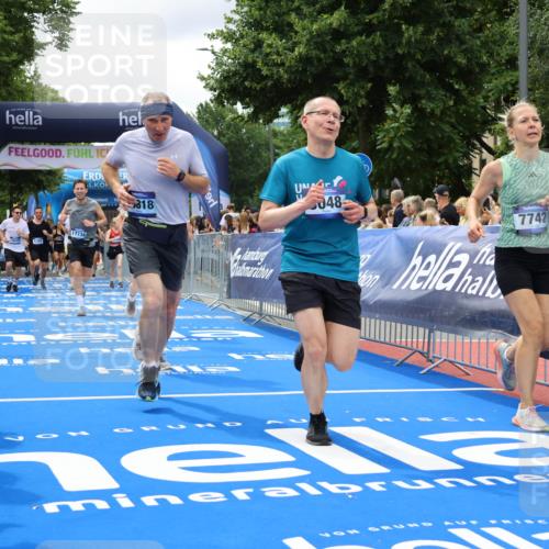 29.06.2025 - hella hamburg halbmarathon Strokosch-Dieckow http://msf.ph/oto/8518793 29.06.2025 10:56:24 Ziel 1583, 3048, 4029, 5672, 5744, 6399, 7547, 7742, 8863, 9622, 10093, 10665, 11231, 11309, 15300, 15407, 15818, 16257, 16261, 16375, 17268, 17734, 18117, 18495, 18652, 18741, 18746, 18835 meine-sportfotos.de