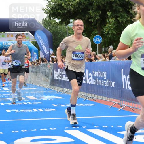 29.06.2025 - hella hamburg halbmarathon Strokosch-Dieckow http://msf.ph/oto/8518809 29.06.2025 10:56:26 Ziel 1583, 3048, 3413, 4029, 5672, 5744, 6399, 7742, 8542, 8652, 8863, 9562, 9622, 10093, 10665, 11231, 11309, 15300, 15407, 15818, 16257, 16261, 16375, 17268, 17734, 18117, 18495, 18652, 18746, 18835 meine-sportfotos.de
