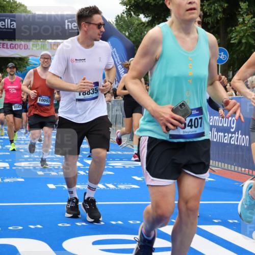 29.06.2025 - hella hamburg halbmarathon Strokosch-Dieckow http://msf.ph/oto/8518927 29.06.2025 10:56:30 Ziel 1583, 2083, 3048, 3413, 5721, 5744, 6399, 6416, 6759, 7037, 7742, 8311, 8542, 8652, 8863, 9562, 9622, 10093, 10665, 12509, 13863, 15145, 15407, 15818, 16257, 16261, 17259, 17268, 17734, 18746, 18835, 19120 meine-sportfotos.de