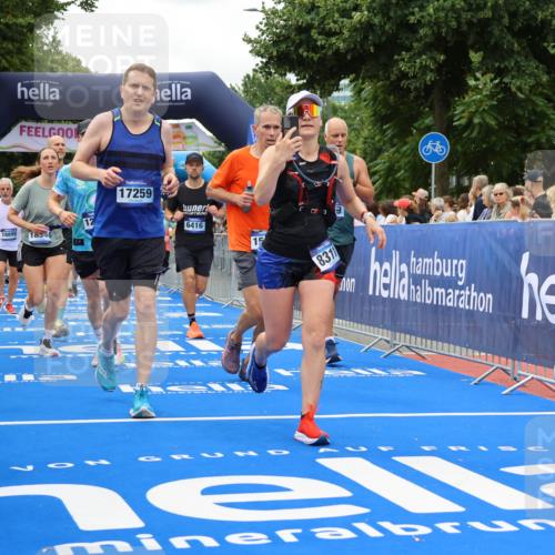 29.06.2025 - hella hamburg halbmarathon Strokosch-Dieckow http://msf.ph/oto/8519095 29.06.2025 10:56:36 Ziel 1583, 2083, 3413, 4152, 5721, 5744, 6416, 6759, 7037, 7646, 8311, 8542, 8652, 8744, 8996, 9488, 9562, 10093, 11083, 11870, 12509, 13863, 14369, 15134, 15145, 15407, 15712, 16043, 16121, 16261, 17259, 17268, 18340, 18634, 18746, 18835, 18899, 19120 meine-sportfotos.de