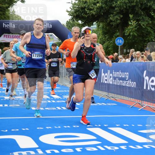 29.06.2025 - hella hamburg halbmarathon Strokosch-Dieckow http://msf.ph/oto/8519102 29.06.2025 10:56:36 Ziel 1583, 2083, 3413, 4152, 5721, 5744, 6416, 6759, 7037, 7646, 8311, 8542, 8652, 8744, 8996, 9488, 9562, 10093, 11083, 11870, 12509, 13863, 14369, 15134, 15145, 15407, 15712, 16043, 16121, 16261, 17259, 17268, 18340, 18634, 18746, 18835, 18899, 19120 meine-sportfotos.de