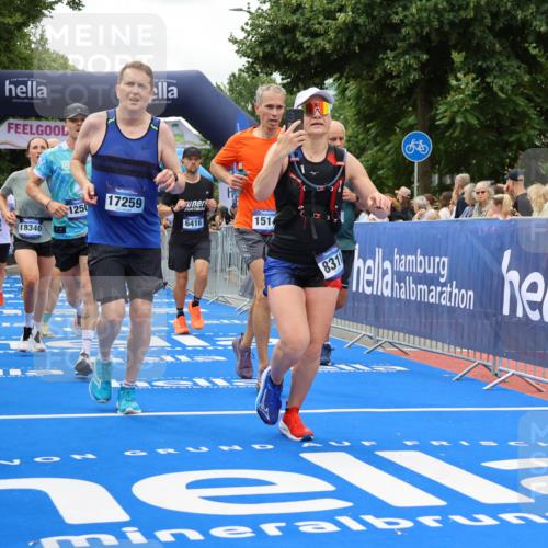 29.06.2025 - hella hamburg halbmarathon Strokosch-Dieckow http://msf.ph/oto/8519106 29.06.2025 10:56:36 Ziel 1583, 2083, 3413, 4152, 5721, 5744, 6416, 6759, 7037, 7646, 8311, 8542, 8652, 8744, 8996, 9488, 9562, 10093, 11083, 11870, 12509, 13863, 14369, 15134, 15145, 15407, 15712, 16043, 16121, 16261, 17259, 17268, 18340, 18634, 18746, 18835, 18899, 19120 meine-sportfotos.de