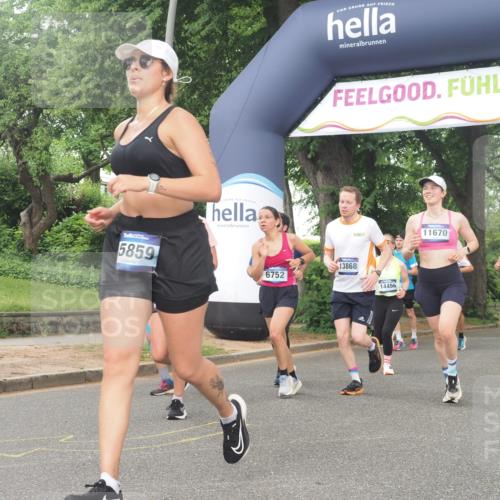29.06.2025 - hella hamburg halbmarathon KatJ http://msf.ph/oto/8519107 29.06.2025 10:48:56 Zwischen KM18-KM19 1674, 4095, 6674, 6752, 8045, 8478 meine-sportfotos.de