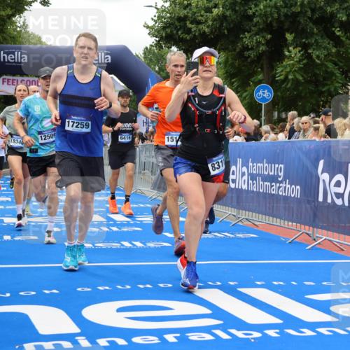 29.06.2025 - hella hamburg halbmarathon Strokosch-Dieckow http://msf.ph/oto/8519116 29.06.2025 10:56:36 Ziel 1583, 2083, 3413, 4152, 5721, 5744, 6416, 6759, 7037, 7646, 8311, 8542, 8652, 8744, 8996, 9488, 9562, 10093, 11083, 11870, 12509, 13863, 14369, 15134, 15145, 15407, 15712, 16043, 16121, 16261, 17259, 17268, 18340, 18634, 18746, 18835, 18899, 19120 meine-sportfotos.de