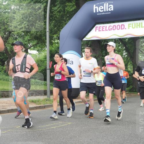 29.06.2025 - hella hamburg halbmarathon KatJ http://msf.ph/oto/8519126 29.06.2025 10:48:57 Zwischen KM18-KM19 1674, 4095, 6674, 6752, 8045, 8478 meine-sportfotos.de