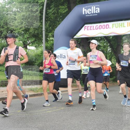 29.06.2025 - hella hamburg halbmarathon KatJ http://msf.ph/oto/8519133 29.06.2025 10:48:57 Zwischen KM18-KM19 1674, 4095, 6674, 6752, 8045, 8478 meine-sportfotos.de