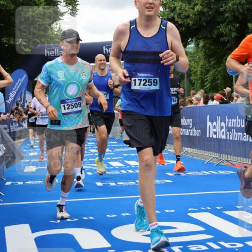 29.06.2025 - hella hamburg halbmarathon Strokosch-Dieckow http://msf.ph/oto/8519136 29.06.2025 10:56:37 Ziel 1583, 2083, 3413, 4152, 5721, 5744, 6416, 6759, 7037, 7646, 8311, 8542, 8652, 8744, 8996, 9488, 9562, 10093, 11083, 11870, 12509, 13863, 14369, 15134, 15145, 15431, 15712, 16043, 16121, 17259, 18340, 18634, 18746, 18835, 18899, 19120 meine-sportfotos.de