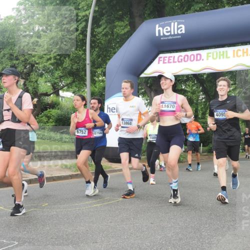 29.06.2025 - hella hamburg halbmarathon KatJ http://msf.ph/oto/8519142 29.06.2025 10:48:57 Zwischen KM18-KM19 1674, 4095, 6674, 6752, 8045, 8478 meine-sportfotos.de