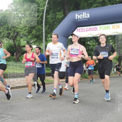 29.06.2025 - hella hamburg halbmarathon KatJ http://msf.ph/oto/8519156 29.06.2025 10:48:57 Zwischen KM18-KM19 1674, 4095, 6674, 6752, 8045, 8478 meine-sportfotos.de