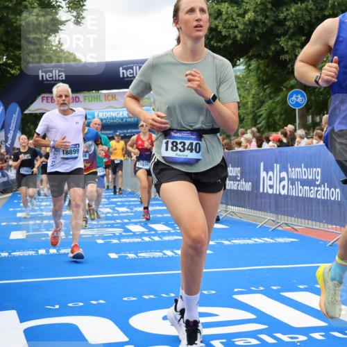 29.06.2025 - hella hamburg halbmarathon Strokosch-Dieckow http://msf.ph/oto/8519162 29.06.2025 10:56:38 Ziel 2083, 3413, 4152, 5721, 5744, 6416, 6759, 7037, 7646, 8311, 8542, 8652, 8744, 8825, 8996, 9488, 9562, 10093, 11083, 11870, 12509, 13863, 14369, 14461, 15134, 15145, 15431, 15712, 16043, 16121, 17259, 18340, 18634, 18899, 19120 meine-sportfotos.de