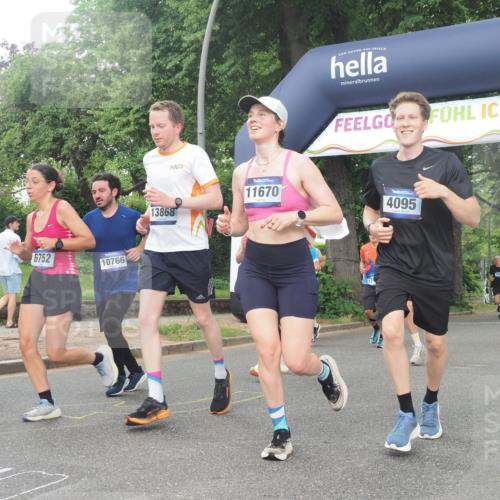 29.06.2025 - hella hamburg halbmarathon KatJ http://msf.ph/oto/8519178 29.06.2025 10:48:57 Zwischen KM18-KM19 1674, 4095, 6674, 6752, 8045, 8478 meine-sportfotos.de