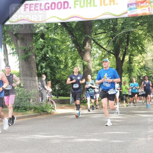 29.06.2025 - hella hamburg halbmarathon KatJ http://msf.ph/oto/8519179 29.06.2025 10:58:49 Zwischen KM18-KM19 6518 meine-sportfotos.de
