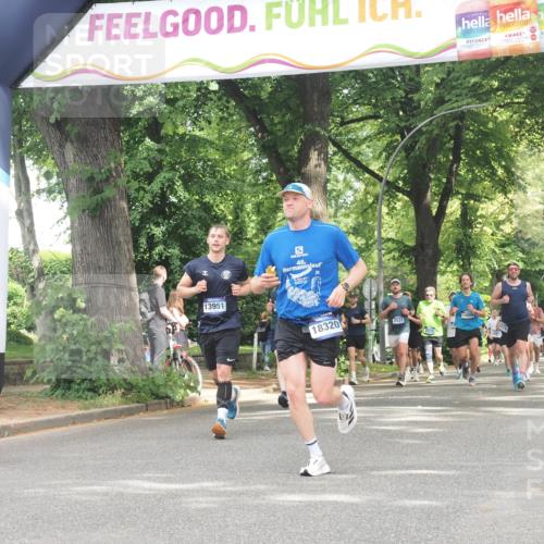 29.06.2025 - hella hamburg halbmarathon KatJ http://msf.ph/oto/8519208 29.06.2025 10:58:49 Zwischen KM18-KM19 6518 meine-sportfotos.de
