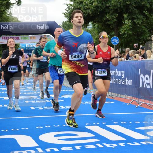 29.06.2025 - hella hamburg halbmarathon Strokosch-Dieckow http://msf.ph/oto/8519211 29.06.2025 10:56:40 Ziel 2083, 2378, 3836, 4152, 5721, 6416, 6759, 7037, 7646, 8311, 8744, 8825, 8996, 9488, 9562, 11083, 11870, 12509, 13863, 14369, 14461, 15134, 15145, 15431, 15712, 16043, 16121, 17133, 17259, 18340, 18634, 18899, 19120 meine-sportfotos.de