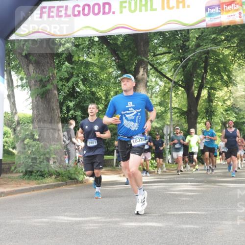 29.06.2025 - hella hamburg halbmarathon KatJ http://msf.ph/oto/8519218 29.06.2025 10:58:49 Zwischen KM18-KM19 6518 meine-sportfotos.de