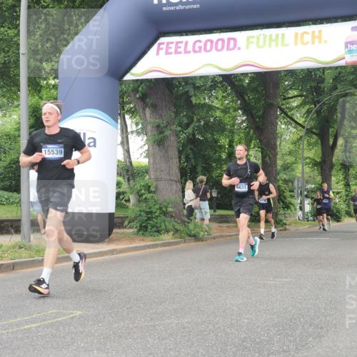 29.06.2025 - hella hamburg halbmarathon KatJ http://msf.ph/oto/8519219 29.06.2025 10:49:02 Zwischen KM18-KM19 4095, 6631, 6674 meine-sportfotos.de