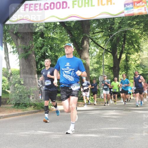 29.06.2025 - hella hamburg halbmarathon KatJ http://msf.ph/oto/8519242 29.06.2025 10:58:50 Zwischen KM18-KM19 6518 meine-sportfotos.de