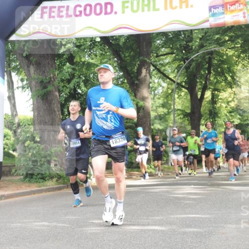 29.06.2025 - hella hamburg halbmarathon KatJ http://msf.ph/oto/8519248 29.06.2025 10:58:50 Zwischen KM18-KM19 6518 meine-sportfotos.de