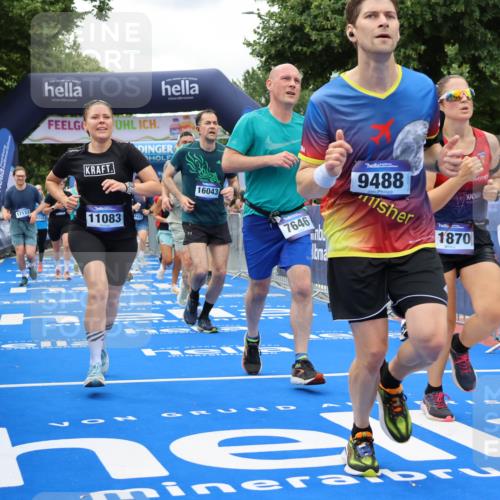 29.06.2025 - hella hamburg halbmarathon Strokosch-Dieckow http://msf.ph/oto/8519259 29.06.2025 10:56:40 Ziel 2083, 2378, 3836, 4152, 5721, 6416, 6759, 7037, 7646, 8311, 8744, 8825, 8996, 9488, 9562, 11083, 11870, 12509, 13863, 14369, 14461, 15134, 15145, 15431, 15712, 16043, 16121, 17133, 17259, 18340, 18634, 18899, 19120 meine-sportfotos.de
