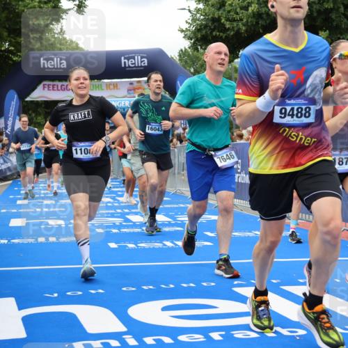 29.06.2025 - hella hamburg halbmarathon Strokosch-Dieckow http://msf.ph/oto/8519269 29.06.2025 10:56:40 Ziel 2083, 2378, 3836, 4152, 5721, 6416, 6759, 7037, 7646, 8311, 8744, 8825, 8996, 9488, 9562, 11083, 11870, 12509, 13863, 14369, 14461, 15134, 15145, 15431, 15712, 16043, 16121, 17133, 17259, 18340, 18634, 18899, 19120 meine-sportfotos.de