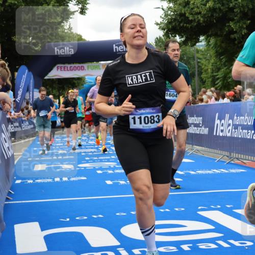 29.06.2025 - hella hamburg halbmarathon Strokosch-Dieckow http://msf.ph/oto/8519282 29.06.2025 10:56:41 Ziel 2083, 2378, 3836, 4152, 5721, 6416, 6759, 7037, 7646, 8311, 8744, 8825, 8996, 9488, 11083, 11870, 12509, 13816, 13863, 14369, 14461, 15134, 15145, 15431, 15712, 16008, 16009, 16043, 16121, 17133, 17259, 18340, 18634, 18899, 19120 meine-sportfotos.de