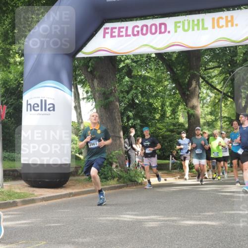 29.06.2025 - hella hamburg halbmarathon KatJ http://msf.ph/oto/8519296 29.06.2025 10:58:52 Zwischen KM18-KM19 2961, 6518, 8274 meine-sportfotos.de