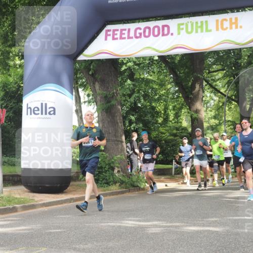 29.06.2025 - hella hamburg halbmarathon KatJ http://msf.ph/oto/8519305 29.06.2025 10:58:52 Zwischen KM18-KM19 2961, 6518, 8274 meine-sportfotos.de