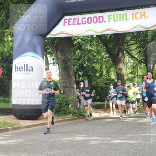 29.06.2025 - hella hamburg halbmarathon KatJ http://msf.ph/oto/8519315 29.06.2025 10:58:52 Zwischen KM18-KM19 2961, 6518, 8274 meine-sportfotos.de