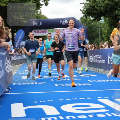 29.06.2025 - hella hamburg halbmarathon Strokosch-Dieckow http://msf.ph/oto/8519322 29.06.2025 10:56:43 Ziel 2378, 3836, 4152, 6416, 6759, 7037, 7646, 8311, 8744, 8825, 8996, 9488, 11083, 11870, 13816, 14369, 14461, 15134, 15145, 15431, 15712, 16008, 16009, 16043, 16121, 16679, 17133, 17259, 18340, 18634, 18899 meine-sportfotos.de