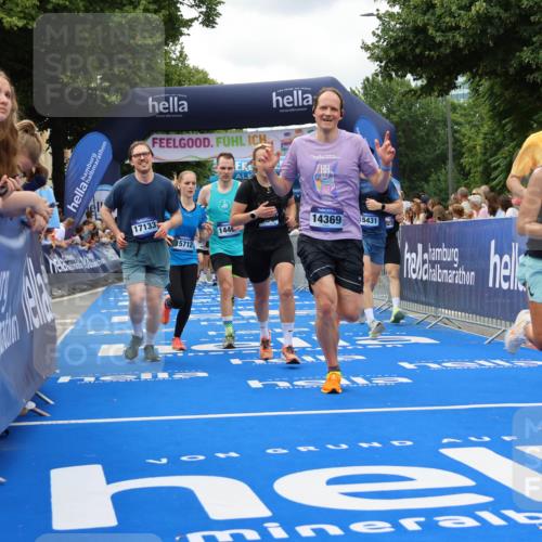29.06.2025 - hella hamburg halbmarathon Strokosch-Dieckow http://msf.ph/oto/8519331 29.06.2025 10:56:43 Ziel 2378, 3836, 4152, 6416, 6759, 7037, 7646, 8311, 8744, 8825, 8996, 9488, 11083, 11870, 13816, 14369, 14461, 15134, 15145, 15431, 15712, 16008, 16009, 16043, 16121, 16679, 17133, 17259, 18340, 18634, 18899 meine-sportfotos.de