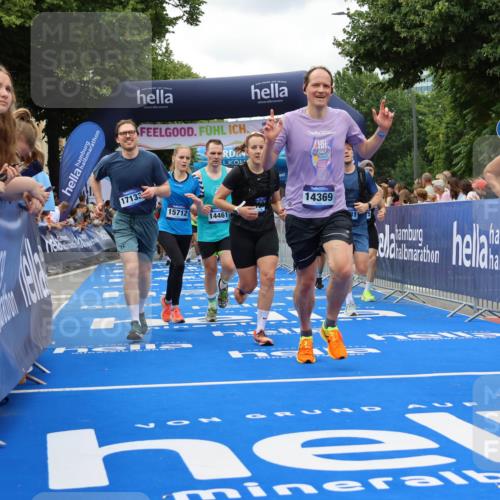 29.06.2025 - hella hamburg halbmarathon Strokosch-Dieckow http://msf.ph/oto/8519350 29.06.2025 10:56:43 Ziel 2378, 3836, 4152, 6416, 6759, 7037, 7646, 8311, 8744, 8825, 8996, 9488, 11083, 11870, 13816, 14369, 14461, 15134, 15145, 15431, 15712, 16008, 16009, 16043, 16121, 16679, 17133, 17259, 18340, 18634, 18899 meine-sportfotos.de