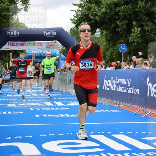 29.06.2025 - hella hamburg halbmarathon Strokosch-Dieckow http://msf.ph/oto/8519400 29.06.2025 10:56:47 Ziel 1955, 2378, 2741, 3836, 5418, 6835, 7646, 7716, 8825, 8996, 9488, 11870, 13816, 14369, 14461, 15134, 15431, 15712, 16008, 16009, 16043, 16121, 16620, 16679, 17133, 18634 meine-sportfotos.de