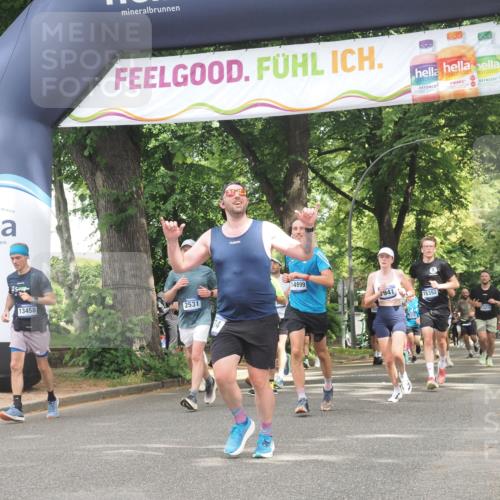 29.06.2025 - hella hamburg halbmarathon KatJ http://msf.ph/oto/8519404 29.06.2025 10:58:54 Zwischen KM18-KM19 2032, 2531, 2961, 6518, 7941, 8274 meine-sportfotos.de