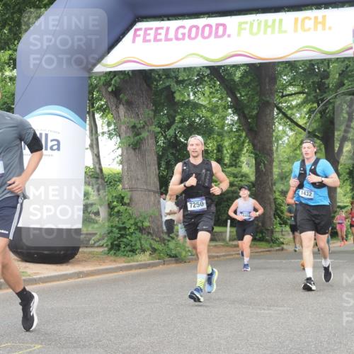 29.06.2025 - hella hamburg halbmarathon KatJ http://msf.ph/oto/8519414 29.06.2025 10:49:13 Zwischen KM18-KM19 1432, 5763, 7250, 8624 meine-sportfotos.de